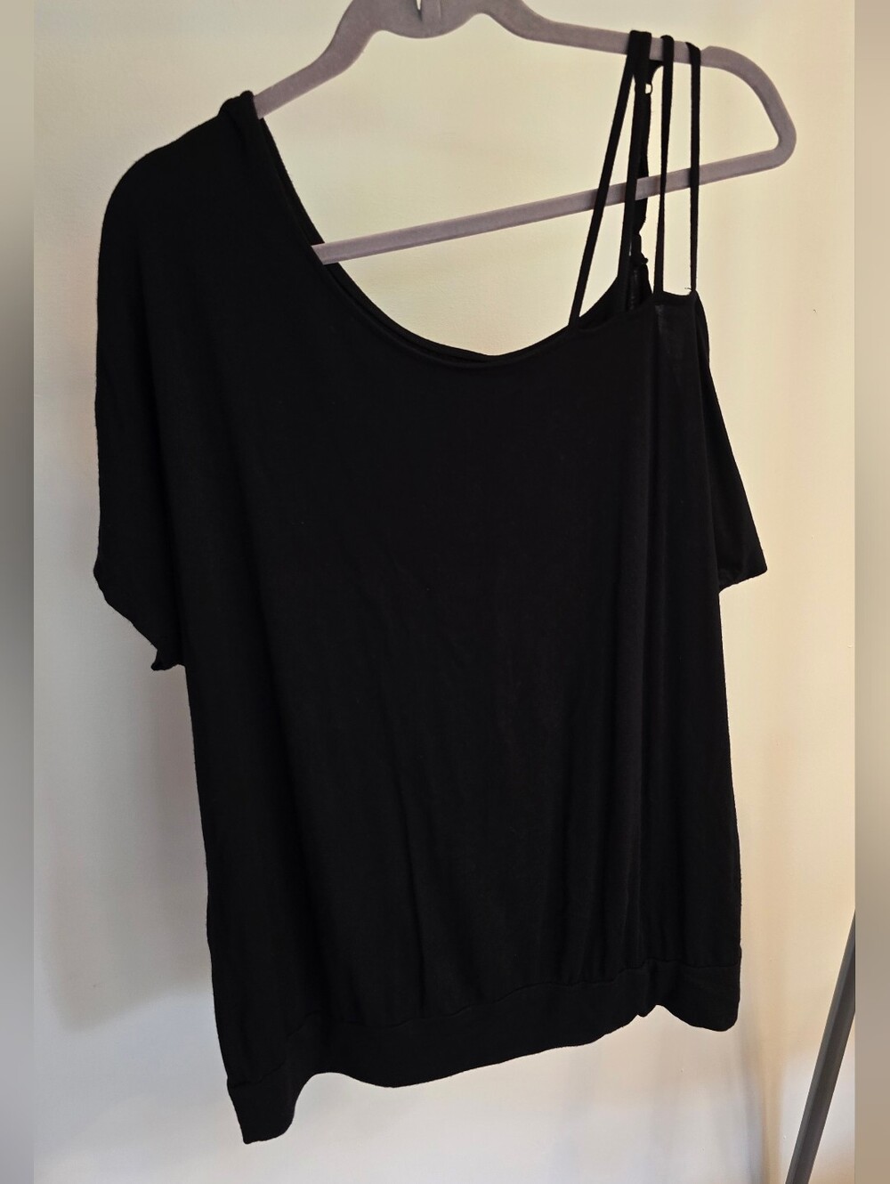 Torrid Super Soft Black Scoop Neck Cold Shoulder Strappy Top Size 00